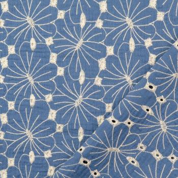 Double Gauze in Jeansblau mit großer Blumenstickerei